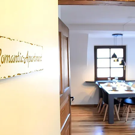 Romantic-apartment - Altbauflair Mit Dachterrasse & Waldblick, Maisonette, 80m2 Appartamento *