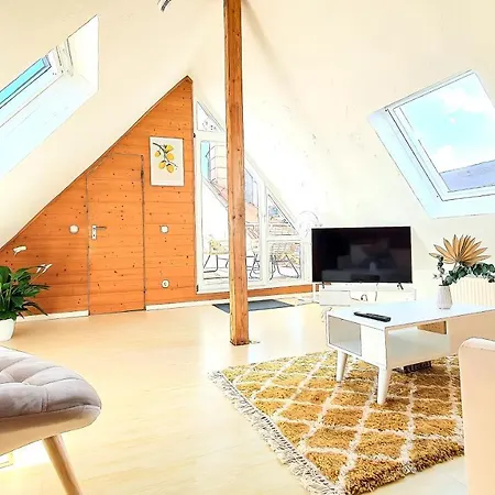 Appartamento Romantic-apartment - Altbauflair Mit Dachterrasse & Waldblick, Maisonette, 80m2