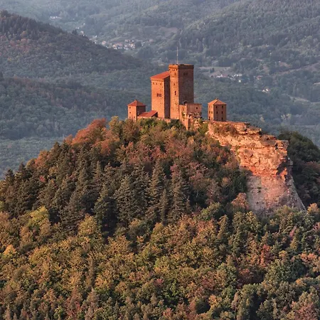 Romantic-apartment - Altbauflair Mit Dachterrasse&waldblick, Maisonette, 80m2 Apartment *