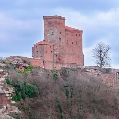 Appartamento Romantic-apartment - Altbauflair Mit Dachterrasse & Waldblick, Maisonette, 80m2 *