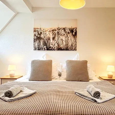 Romantic-apartment - Altbauflair Mit Dachterrasse & Waldblick, Maisonette, 80m2 Apartment Annweiler am Trifels