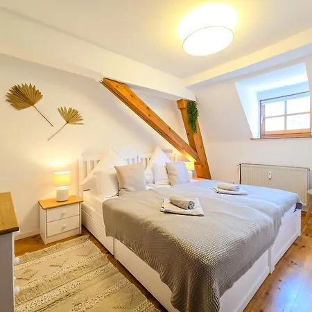 Apartment Romantic-apartment - Altbauflair Mit Dachterrasse & Waldblick, Maisonette, 80m2 Annweiler am Trifels