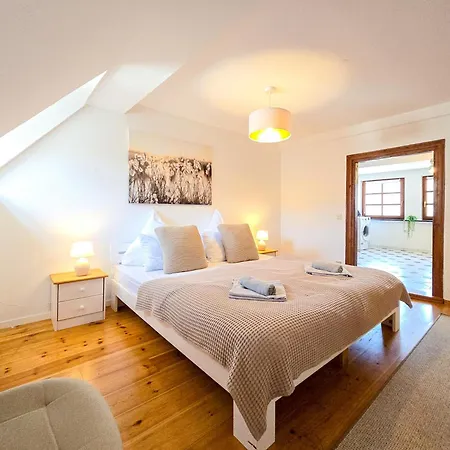 Romantic-apartment - Altbauflair Mit Dachterrasse&waldblick, Maisonette, 80m2 *