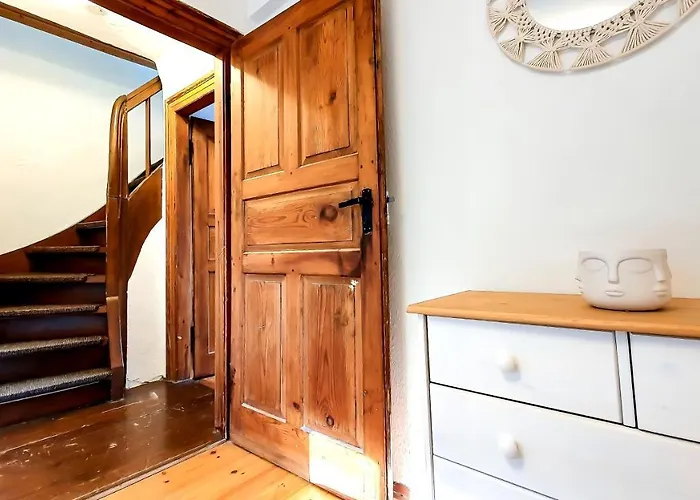 Daire Romantic-apartment - Altbauflair Mit Dachterrasse & Waldblick, Maisonette, 80m2 *