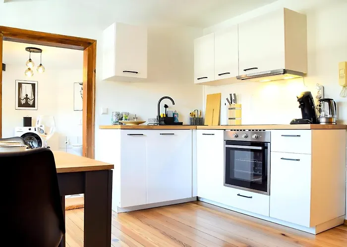 Romantic-apartment - Altbauflair Mit Dachterrasse & Waldblick, Maisonette, 80m2 Daire *