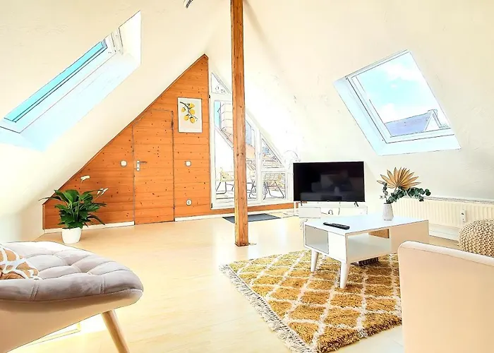 Daire Romantic-apartment - Altbauflair Mit Dachterrasse & Waldblick, Maisonette, 80m2