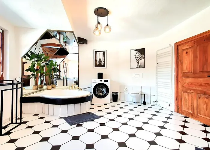 Διαμέρισμα Romantic-apartment - Altbauflair Mit Dachterrasse & Waldblick, Maisonette, 80m2