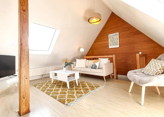 Romantic-apartment - Altbauflair Mit Dachterrasse & Waldblick, Maisonette, 80m2 Daire