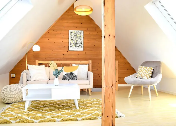 Daire Romantic-apartment - Altbauflair Mit Dachterrasse & Waldblick, Maisonette, 80m2 *