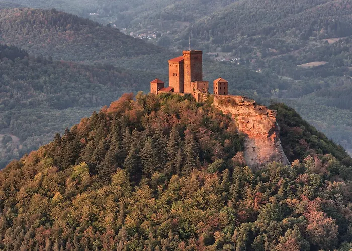 Romantic-apartment - Altbauflair Mit Dachterrasse & Waldblick, Maisonette, 80m2 Daire *