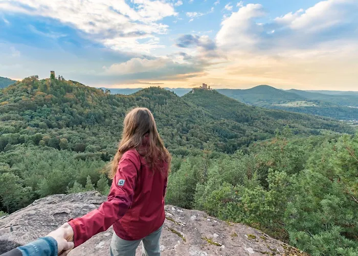 Romantic-apartment - Altbauflair Mit Dachterrasse & Waldblick, Maisonette, 80m2 Daire Annweiler am Trifels