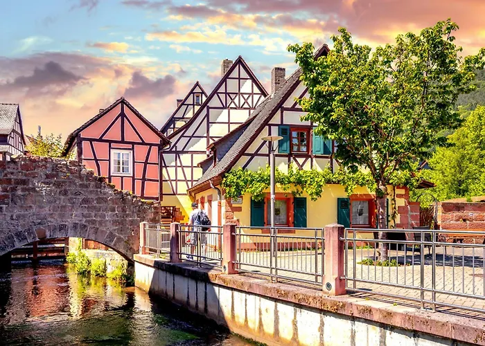 Romantic-apartment - Altbauflair Mit Dachterrasse & Waldblick, Maisonette, 80m2 * Annweiler am Trifels