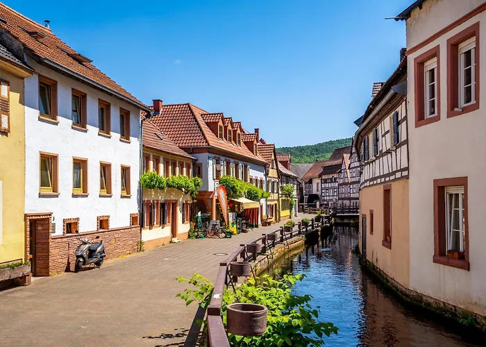 Romantic-apartment - Altbauflair Mit Dachterrasse & Waldblick, Maisonette, 80m2