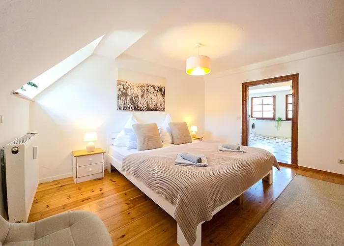 Romantic-apartment - Altbauflair Mit Dachterrasse & Waldblick, Maisonette, 80m2 *