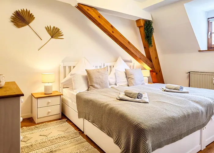 Romantic-apartment - Altbauflair Mit Dachterrasse & Waldblick, Maisonette, 80m2 Διαμέρισμα *