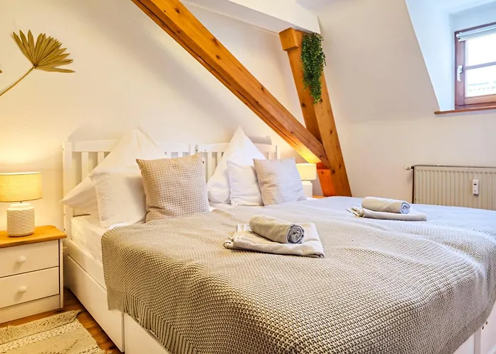 Romantic-apartment - Altbauflair Mit Dachterrasse & Waldblick, Maisonette, 80m2 *